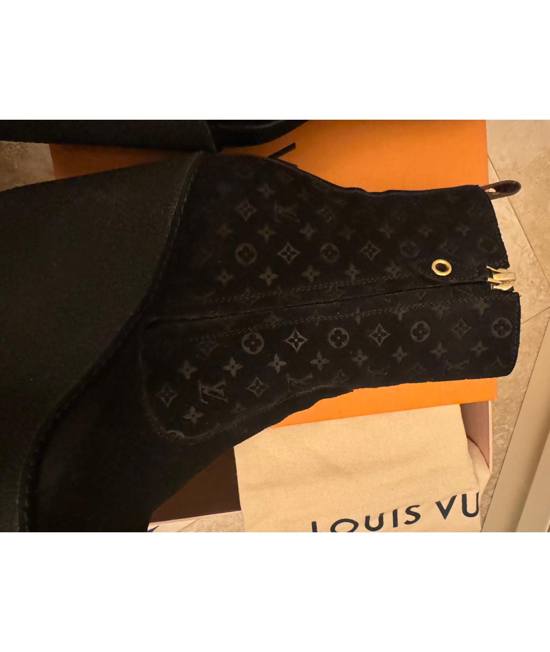 LOUIS VUITTON Черные замшевые ботильоны, фото 3