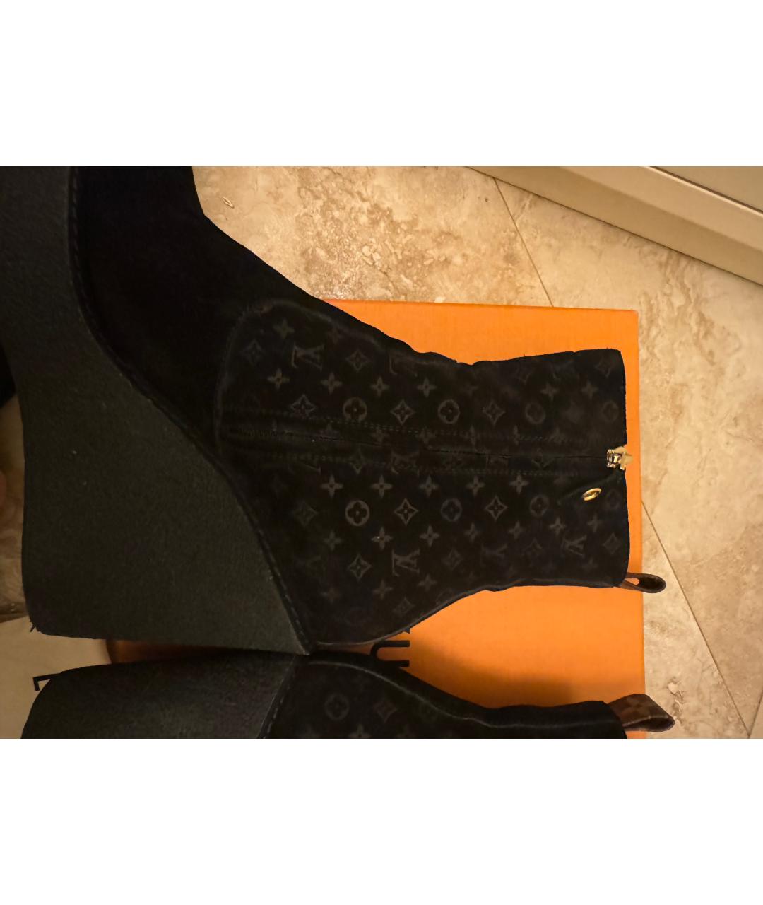 LOUIS VUITTON Черные замшевые ботильоны, фото 2