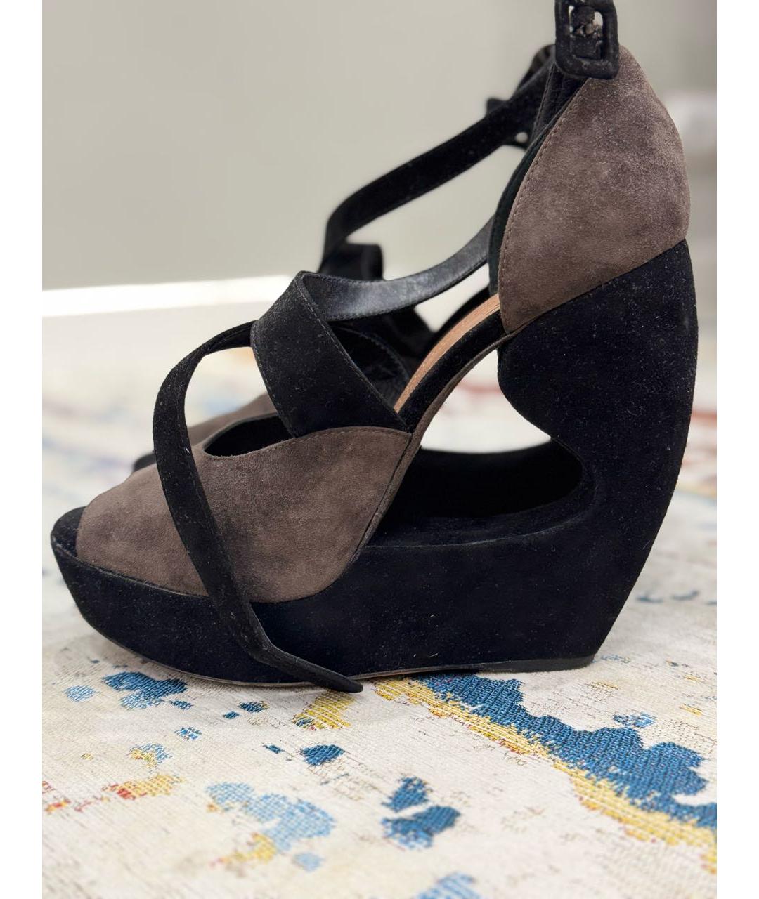 ALAIA Коричневые нубуковые босоножки, фото 8