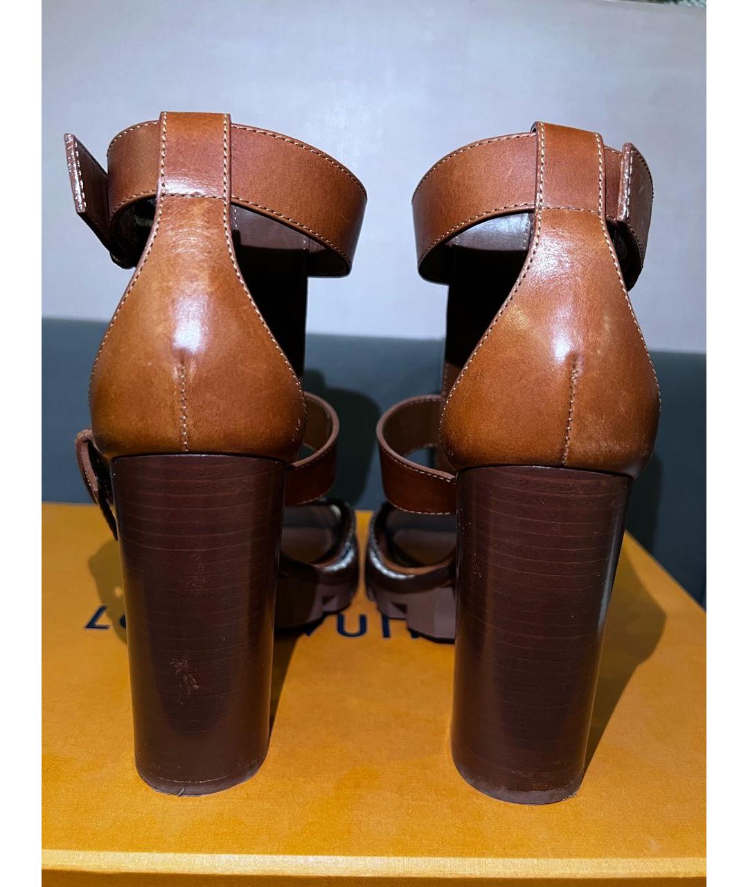 LOUIS VUITTON Коричневые кожаные босоножки, фото 4