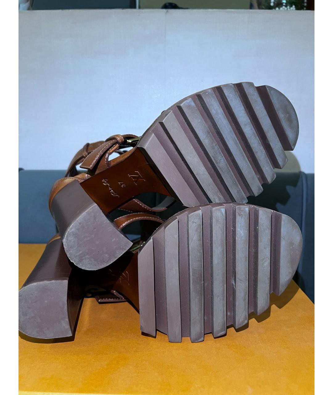 LOUIS VUITTON Коричневые кожаные босоножки, фото 5