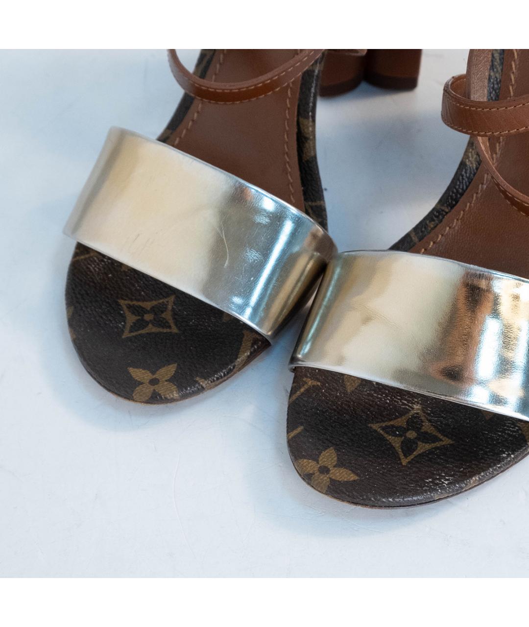 LOUIS VUITTON Коричневые кожаные босоножки, фото 3