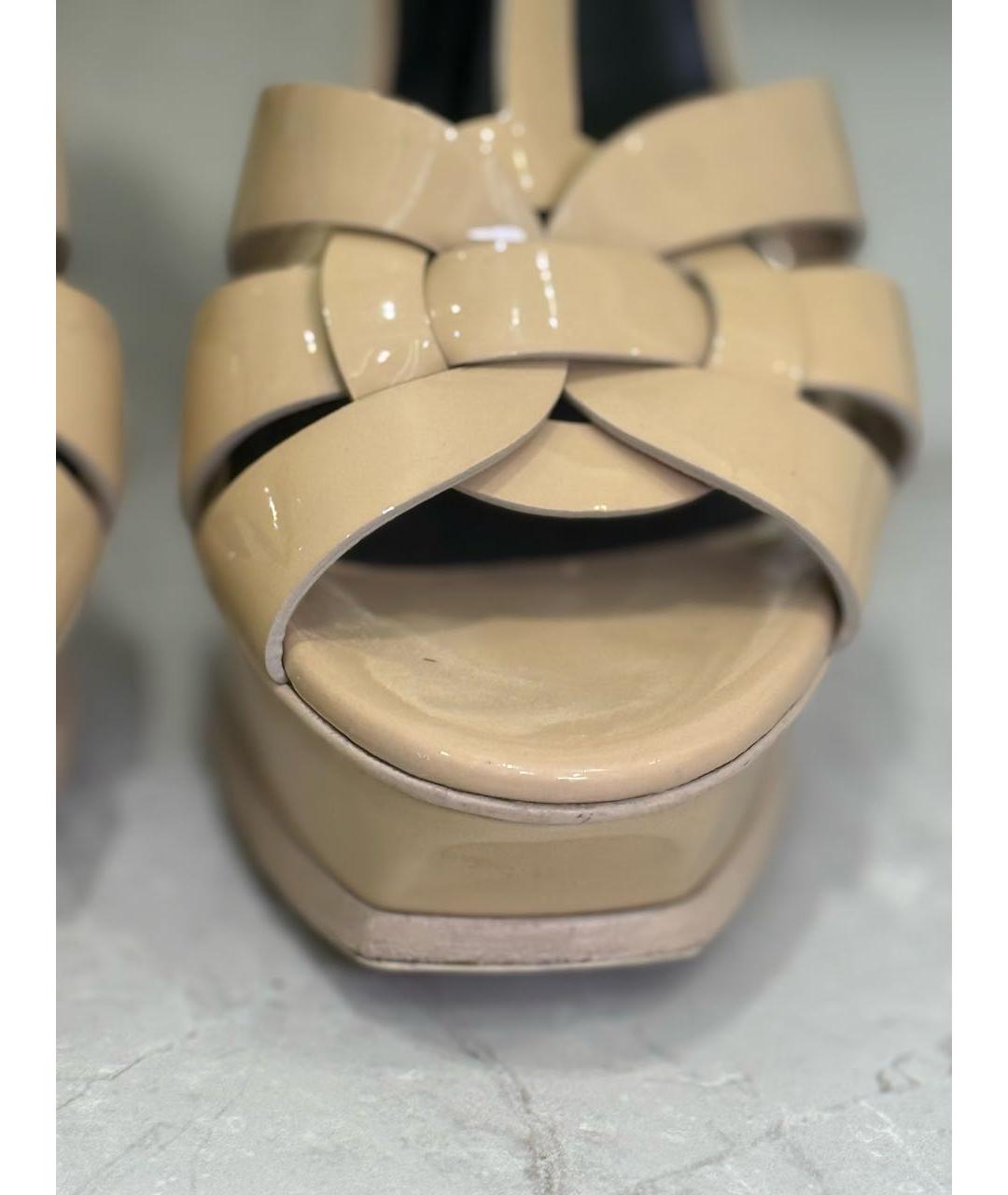 SAINT LAURENT Бежевые босоножки из лакированной кожи, фото 6