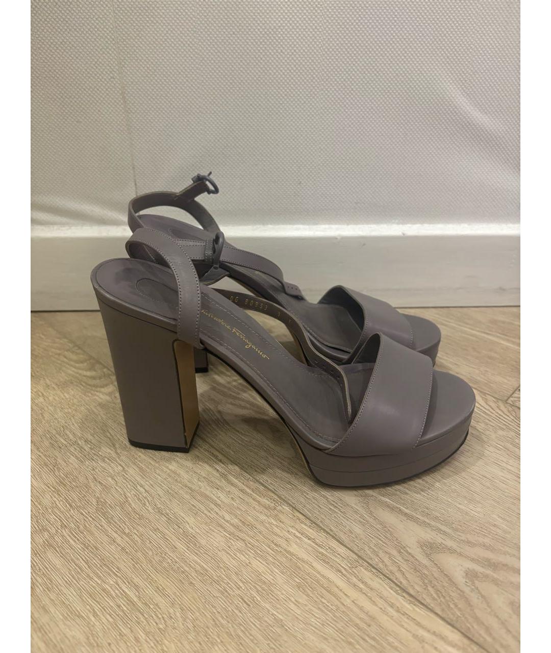 FERRAGAMO Серые кожаные босоножки, фото 5