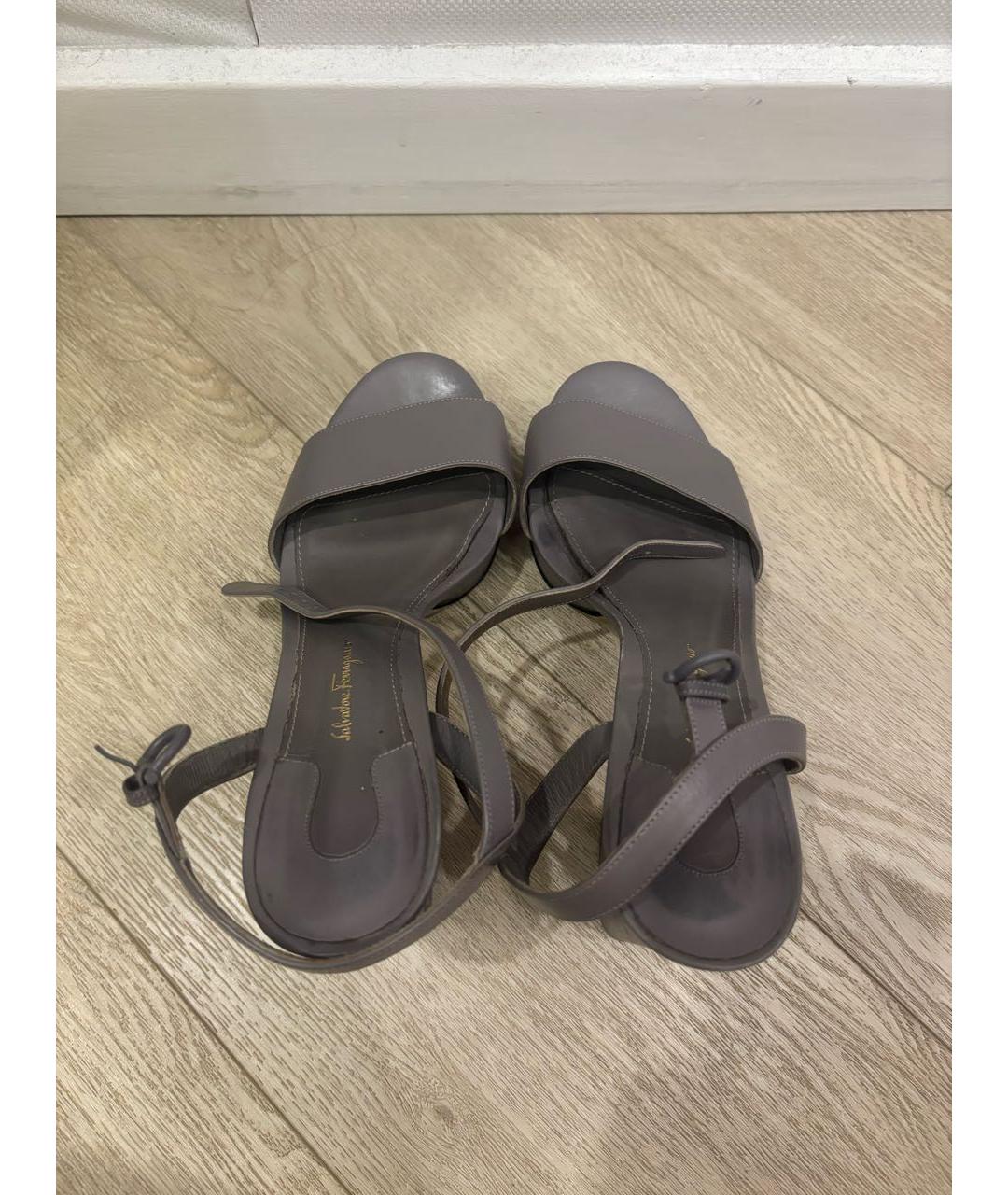 FERRAGAMO Серые кожаные босоножки, фото 3