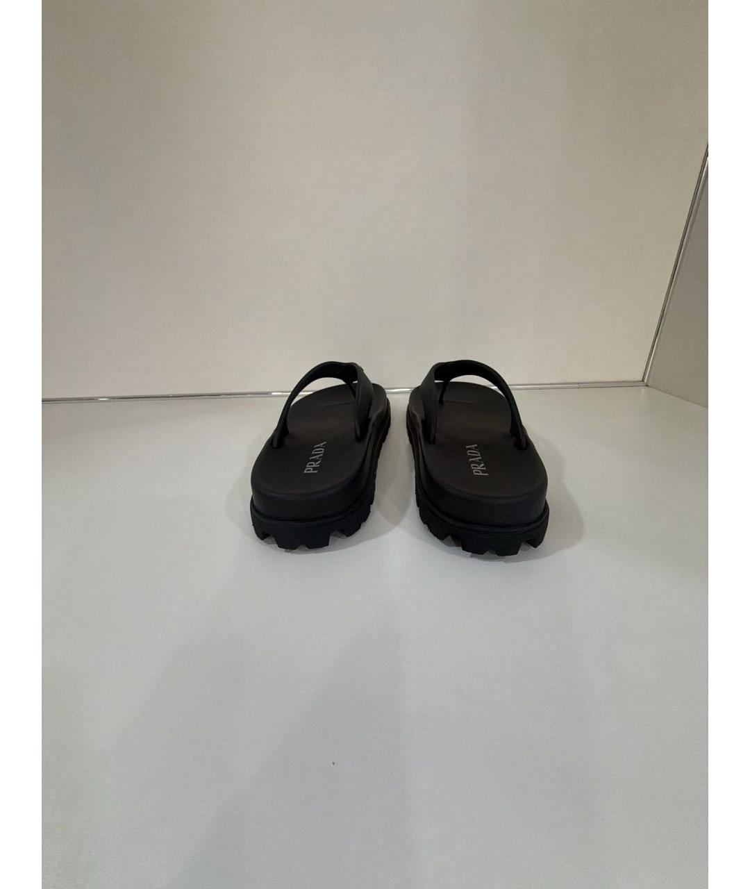 PRADA Черные синтетические шлепанцы, фото 4