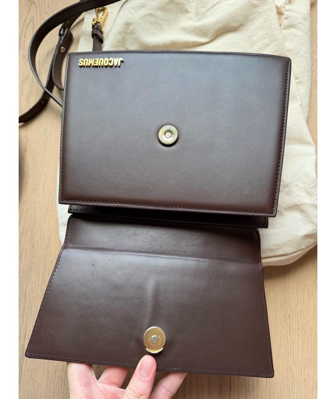 JACQUEMUS Коричневая кожаная сумка с короткими ручками, фото 4