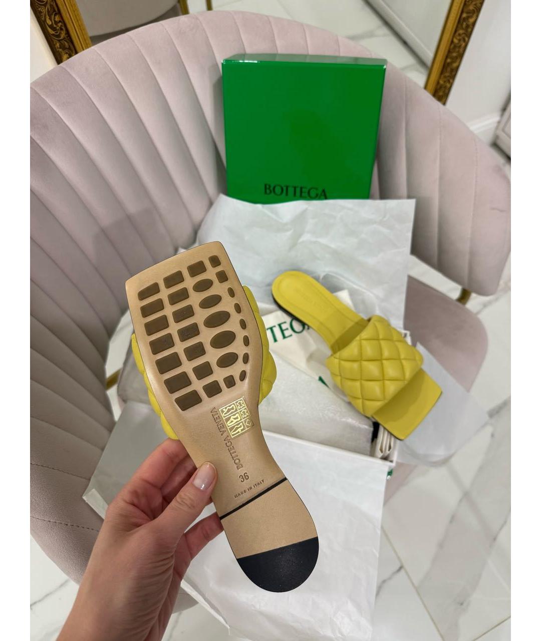 BOTTEGA VENETA Желтые кожаные шлепанцы, фото 3