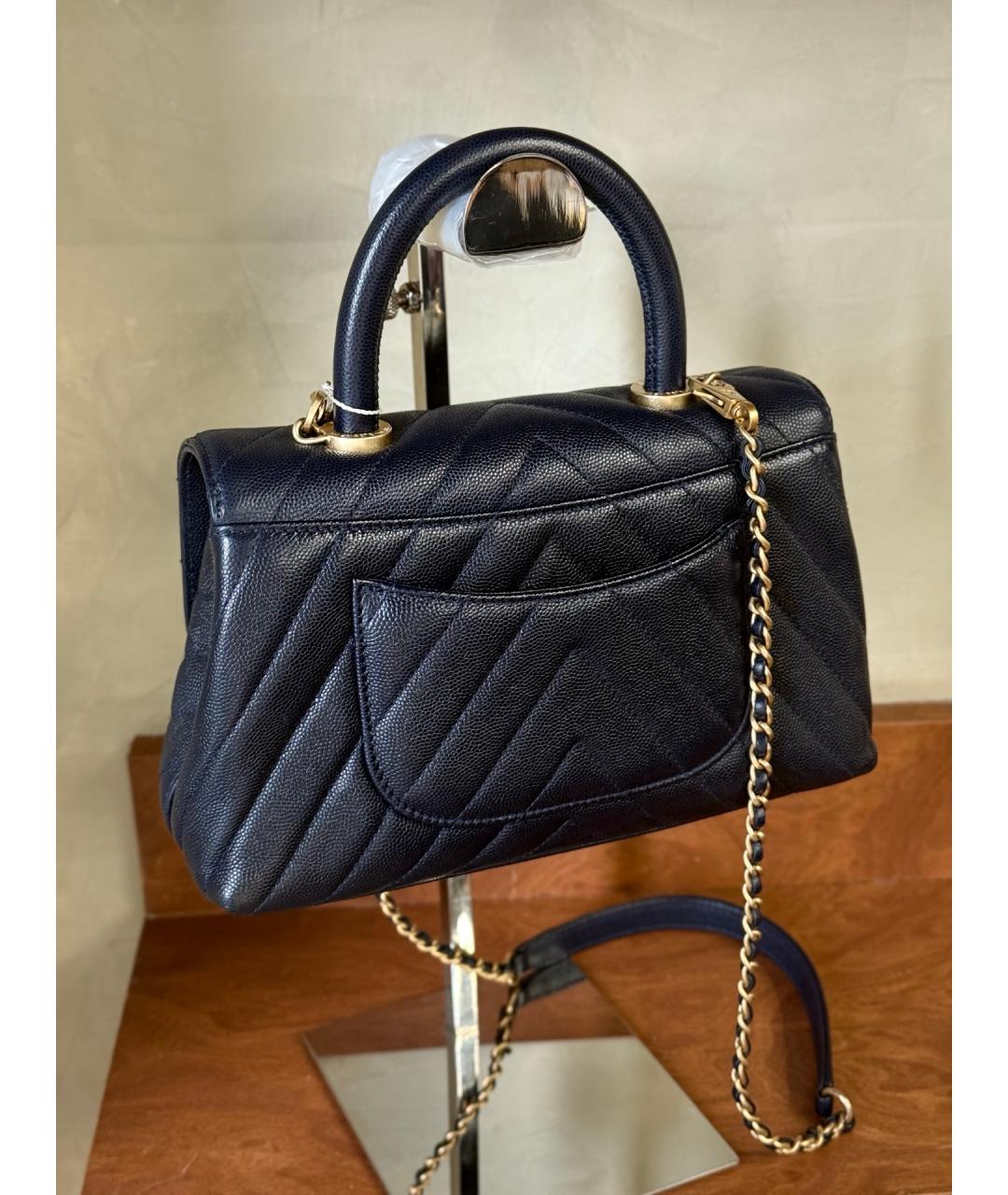 CHANEL Темно-синяя кожаная сумка с короткими ручками, фото 7