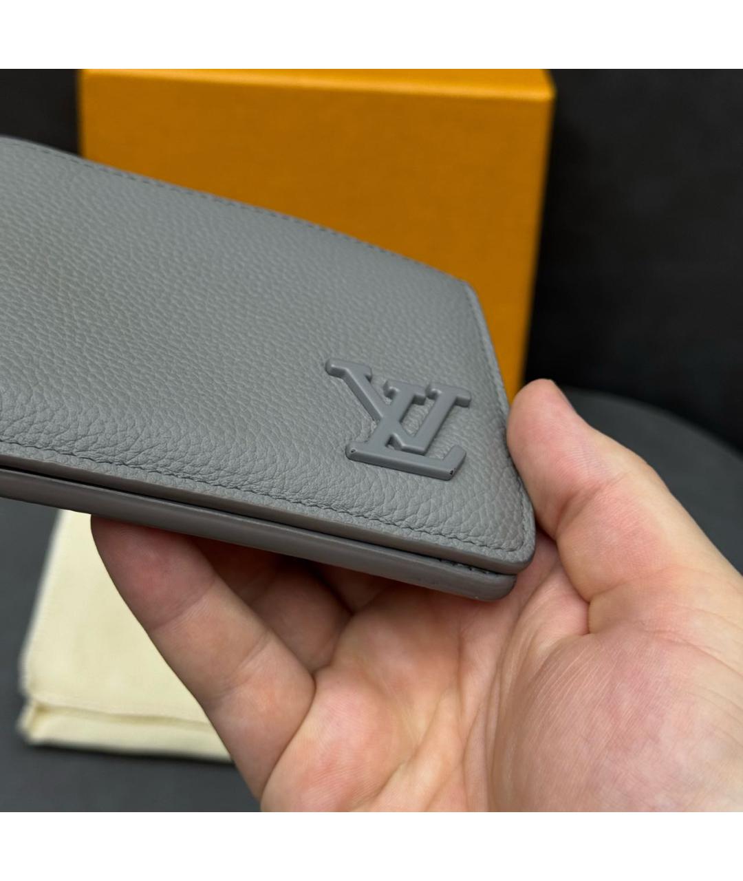 LOUIS VUITTON Серый кожаный кошелек, фото 4