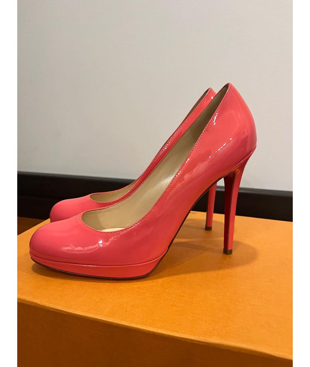 CHRISTIAN LOUBOUTIN Коралловые туфли из лакированной кожи, фото 7