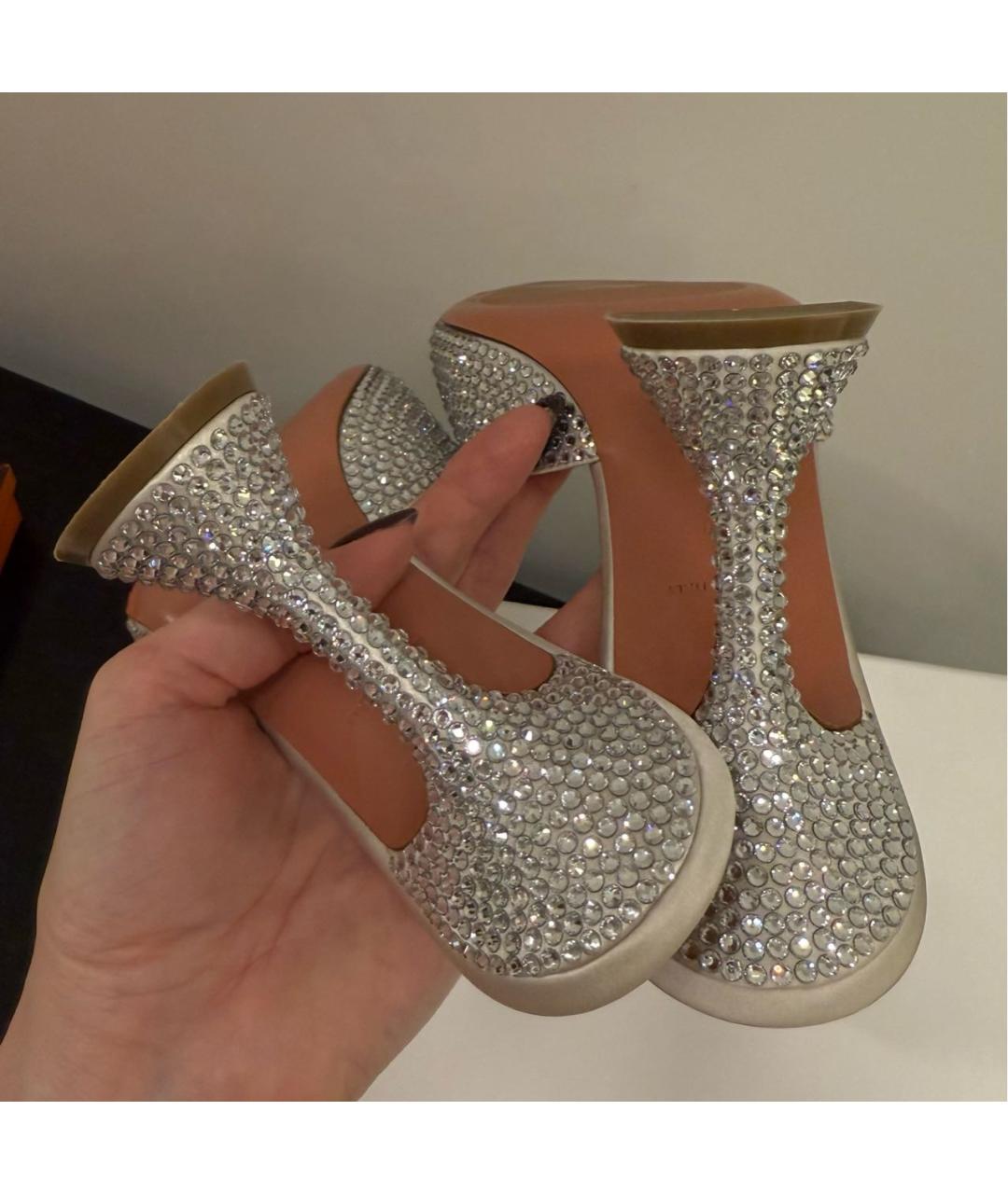 Amina Muaddi Серебряные кожаные мюли, фото 6