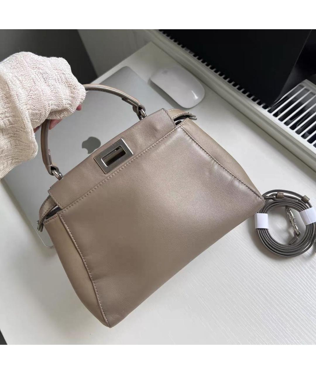 FENDI Бежевая кожаная сумка с короткими ручками, фото 2