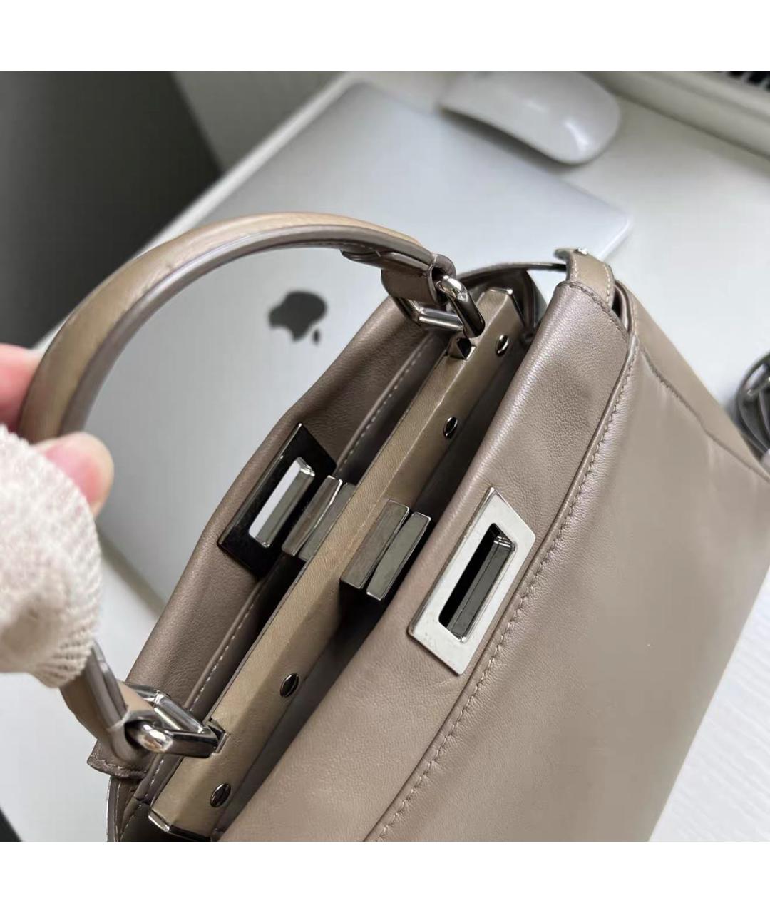 FENDI Бежевая кожаная сумка с короткими ручками, фото 7