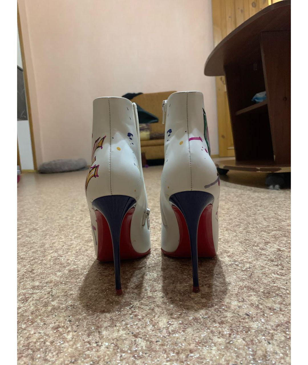 CHRISTIAN LOUBOUTIN Белые кожаные ботильоны, фото 5