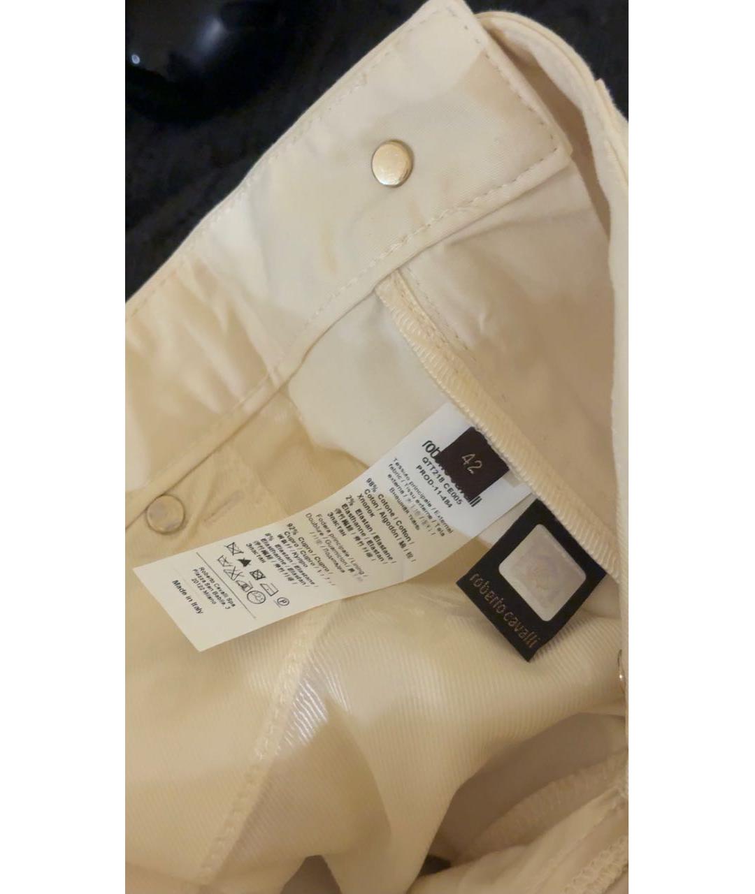 ROBERTO CAVALLI Белые хлопко-эластановые прямые брюки, фото 3