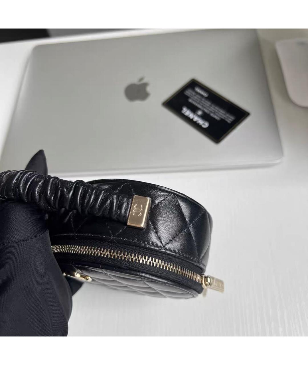 CHANEL Черная кожаная сумка с короткими ручками, фото 5