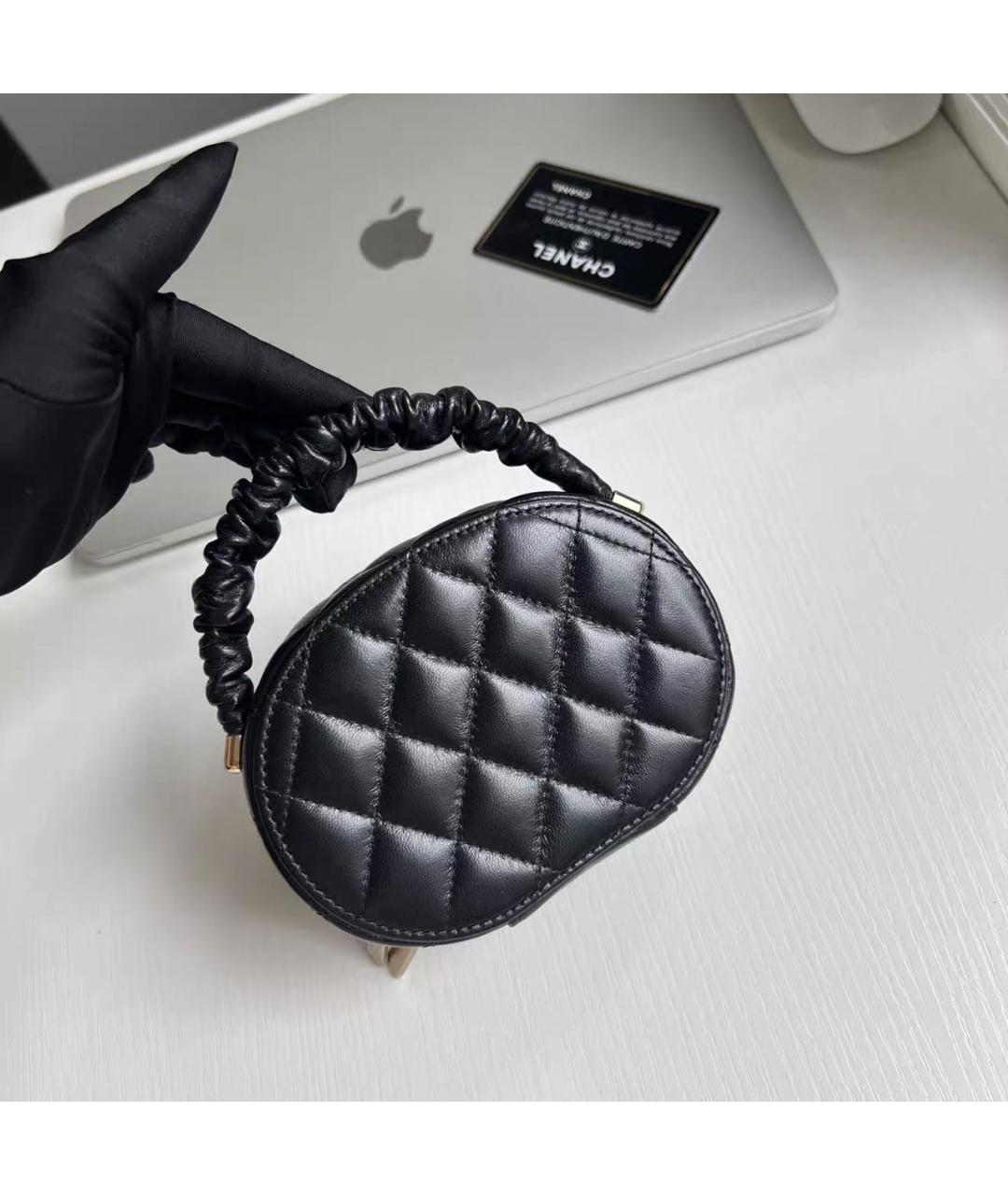 CHANEL Черная кожаная сумка с короткими ручками, фото 2