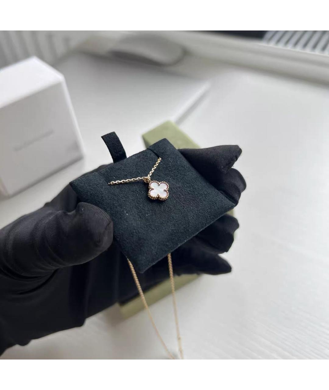 VAN CLEEF & ARPELS Белая подвеска из желтого золота, фото 7