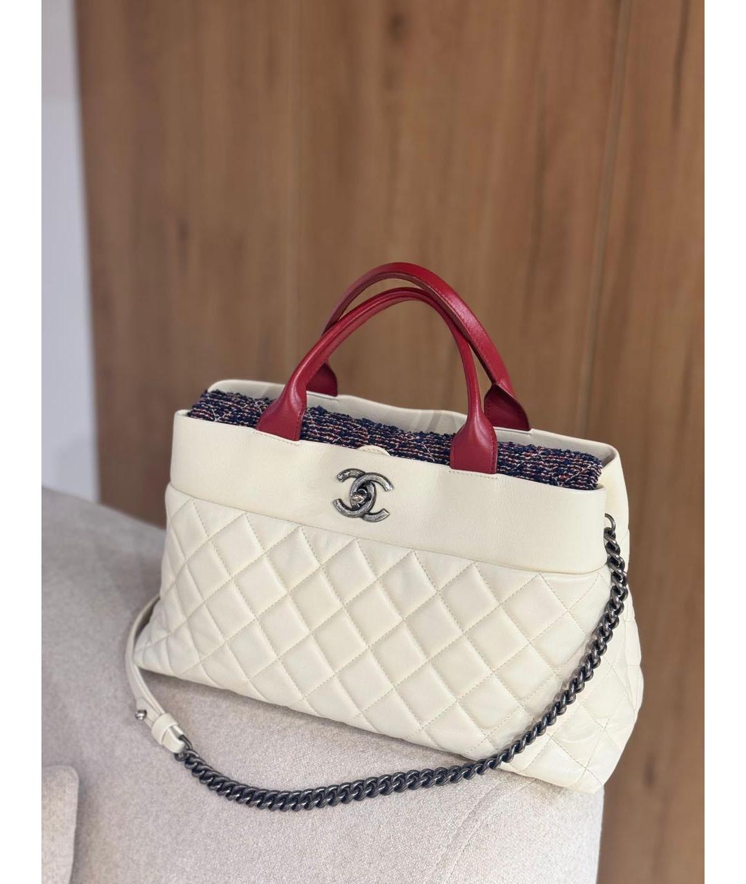 CHANEL Белая кожаная сумка через плечо, фото 4