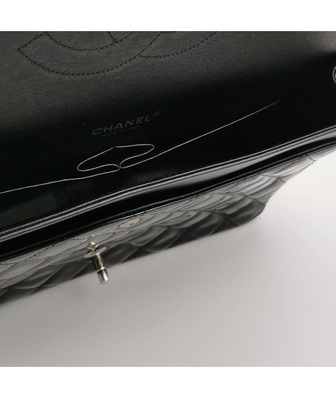 CHANEL Черная сумка через плечо из лакированной кожи, фото 6