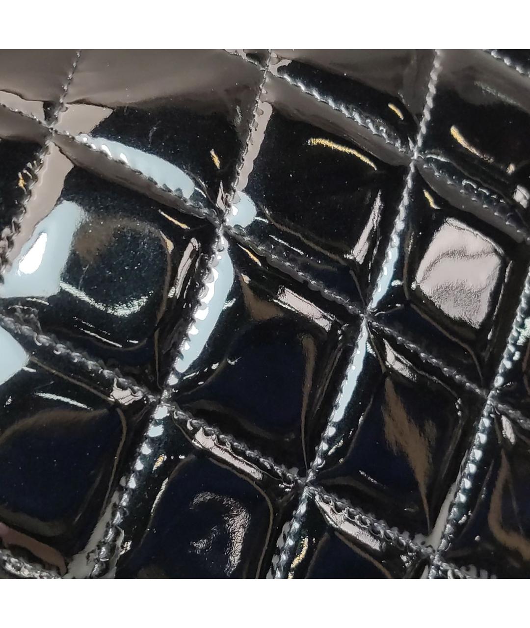 CHANEL Черная сумка через плечо из лакированной кожи, фото 8