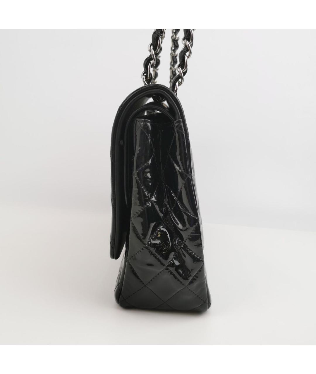 CHANEL Черная сумка через плечо из лакированной кожи, фото 2
