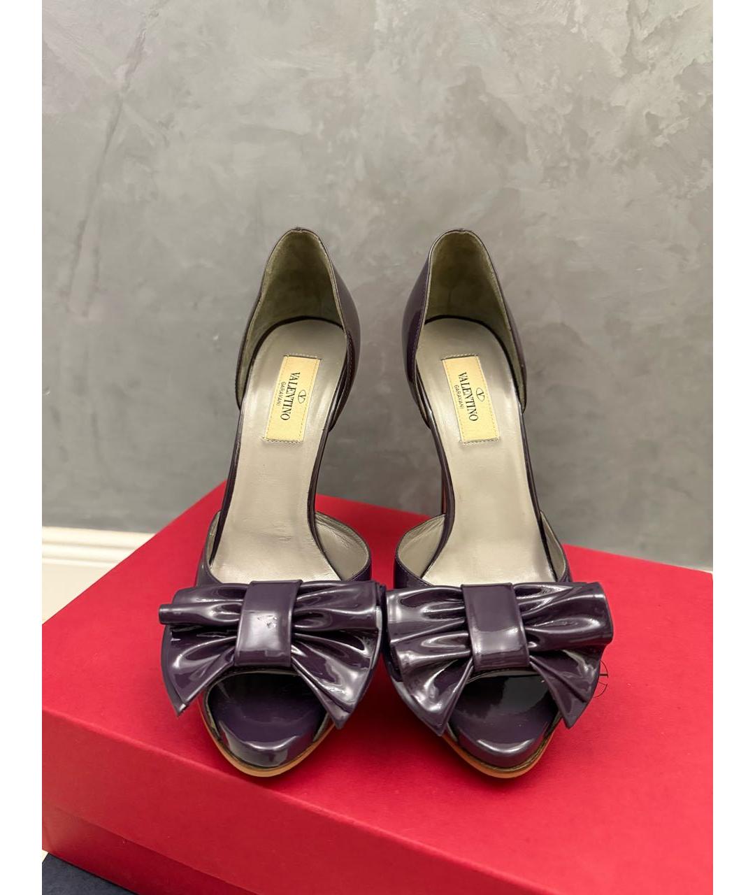 VALENTINO Фиолетовые туфли из лакированной кожи, фото 2