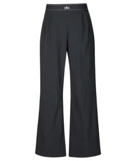 ALO YOGA Спортивные брюки и шорты