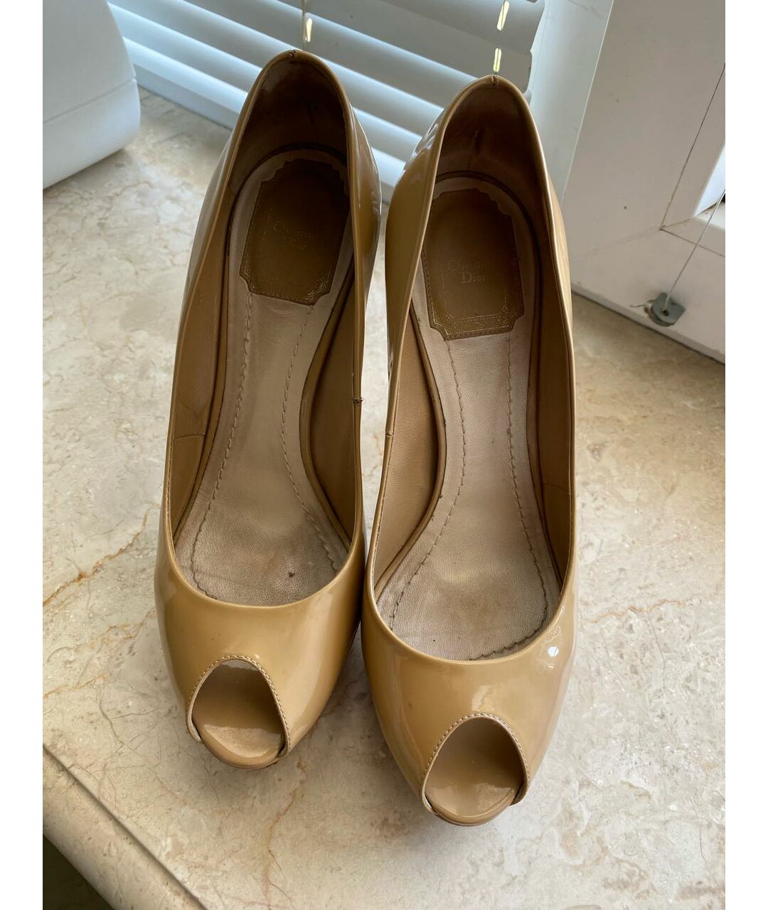 CHRISTIAN DIOR Бежевые туфли из лакированной кожи, фото 2