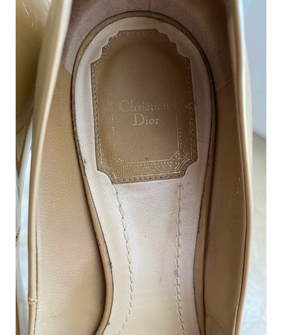 CHRISTIAN DIOR Бежевые туфли из лакированной кожи, фото 4