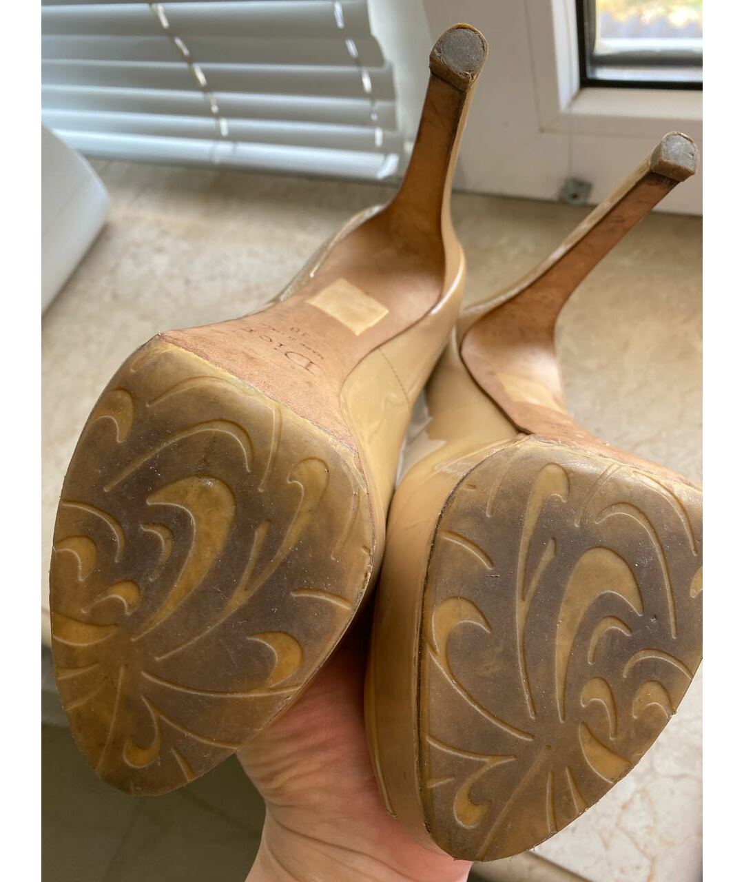 CHRISTIAN DIOR Бежевые туфли из лакированной кожи, фото 5