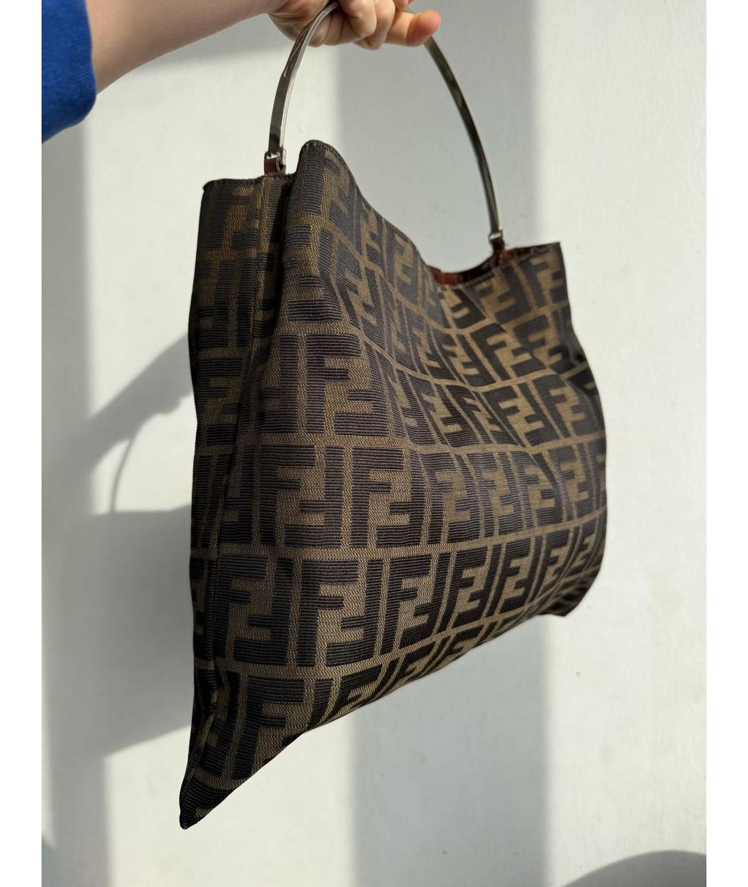 FENDI Коричневая тканевая сумка с короткими ручками, фото 4