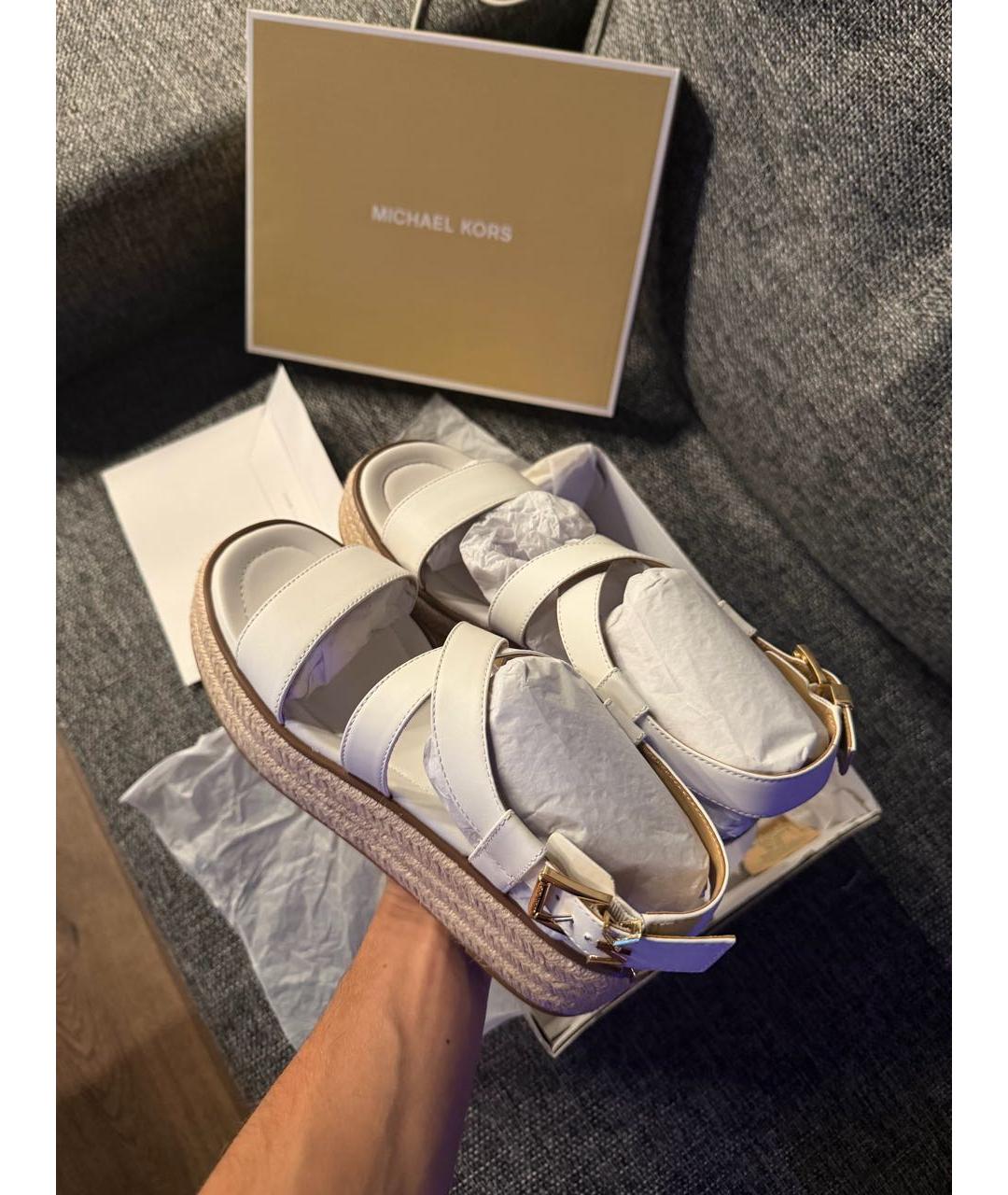 MICHAEL KORS Белые кожаные сандалии, фото 6