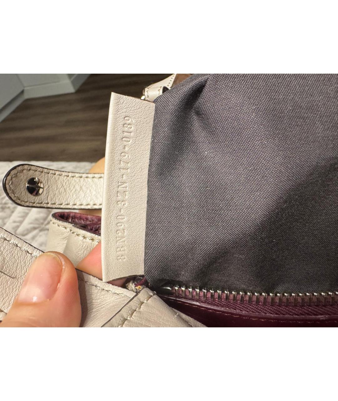 FENDI Серая кожаная сумка с короткими ручками, фото 3