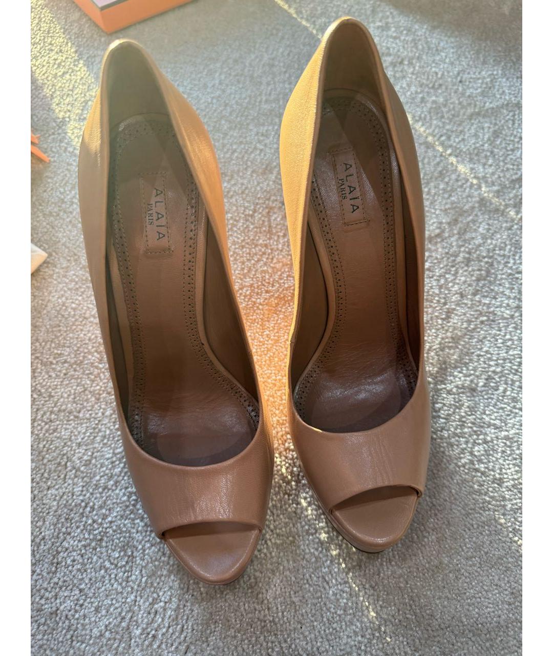 ALAIA Бежевые кожаные туфли, фото 5