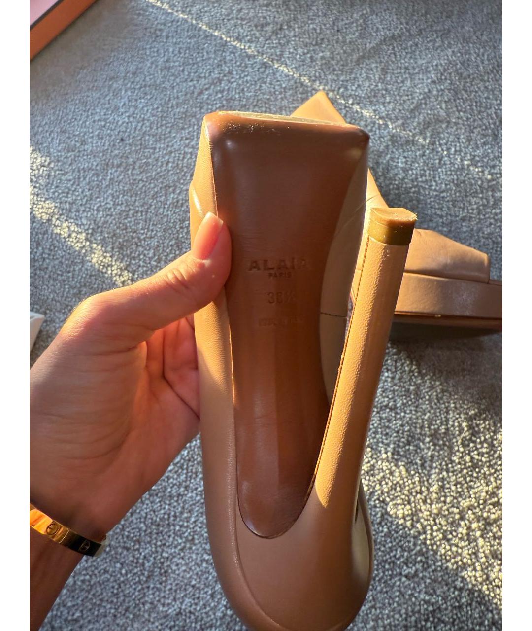 ALAIA Бежевые кожаные туфли, фото 3