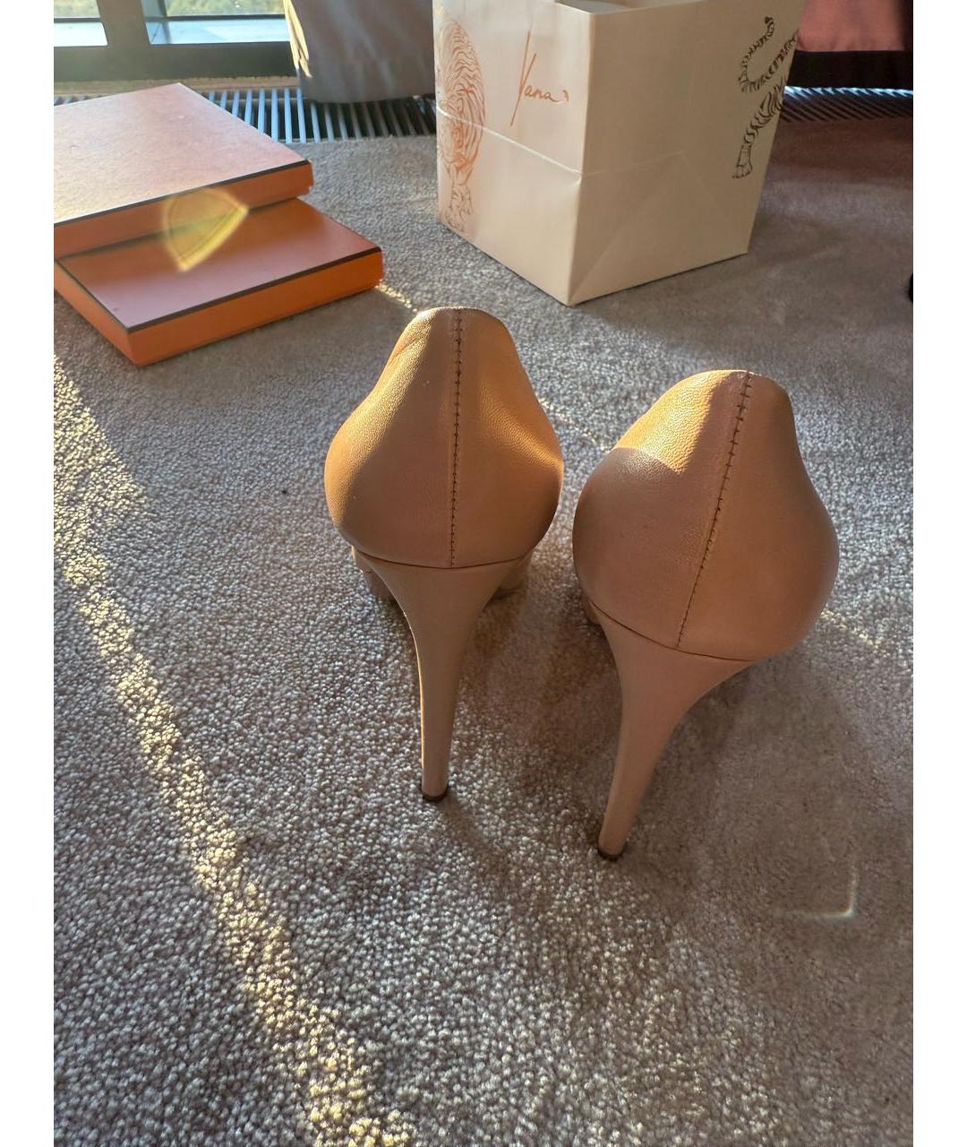 ALAIA Бежевые кожаные туфли, фото 4