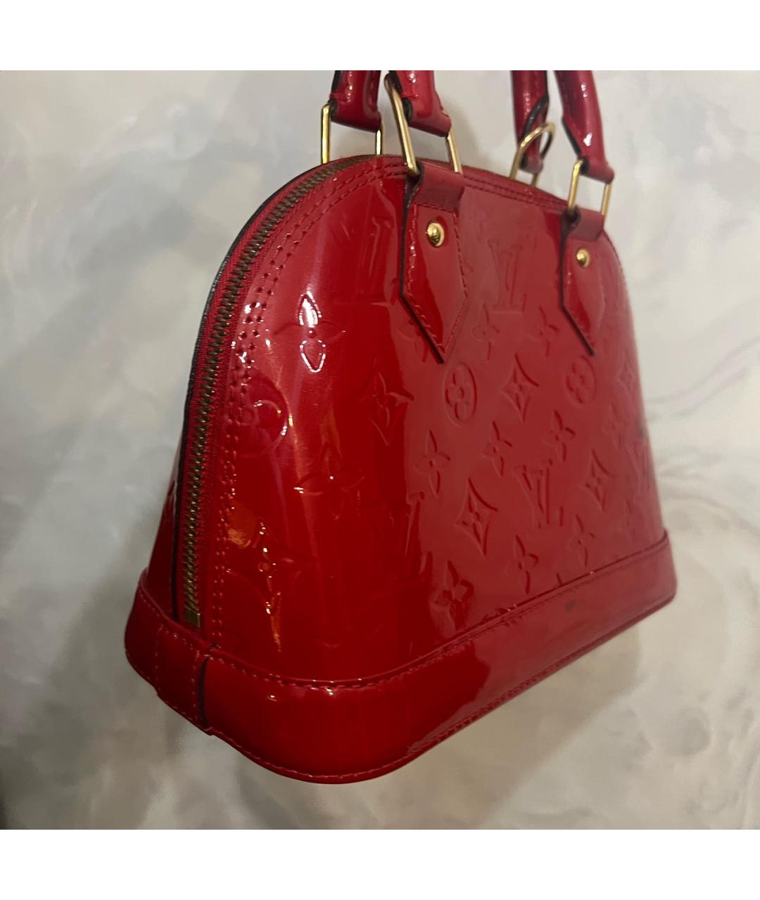 LOUIS VUITTON Красная сумка с короткими ручками из лакированной кожи, фото 3