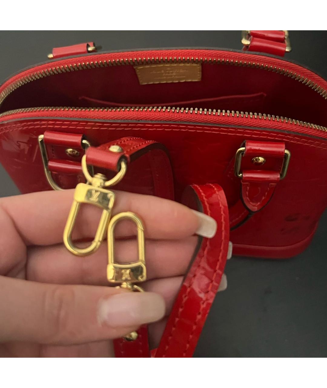 LOUIS VUITTON Красная сумка с короткими ручками из лакированной кожи, фото 6