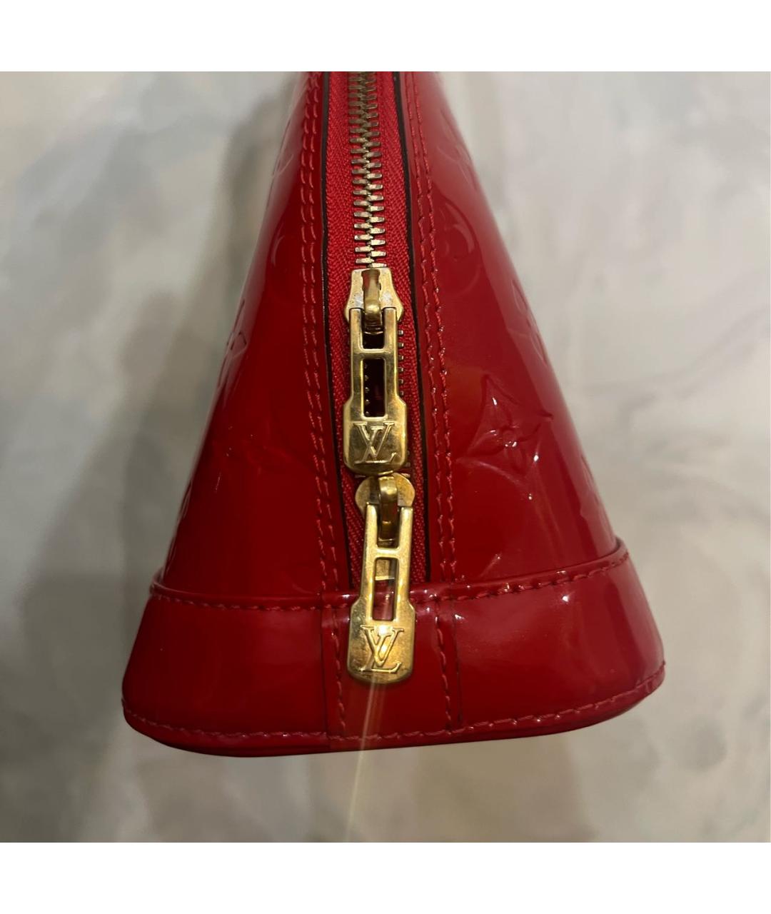 LOUIS VUITTON Красная сумка с короткими ручками из лакированной кожи, фото 4