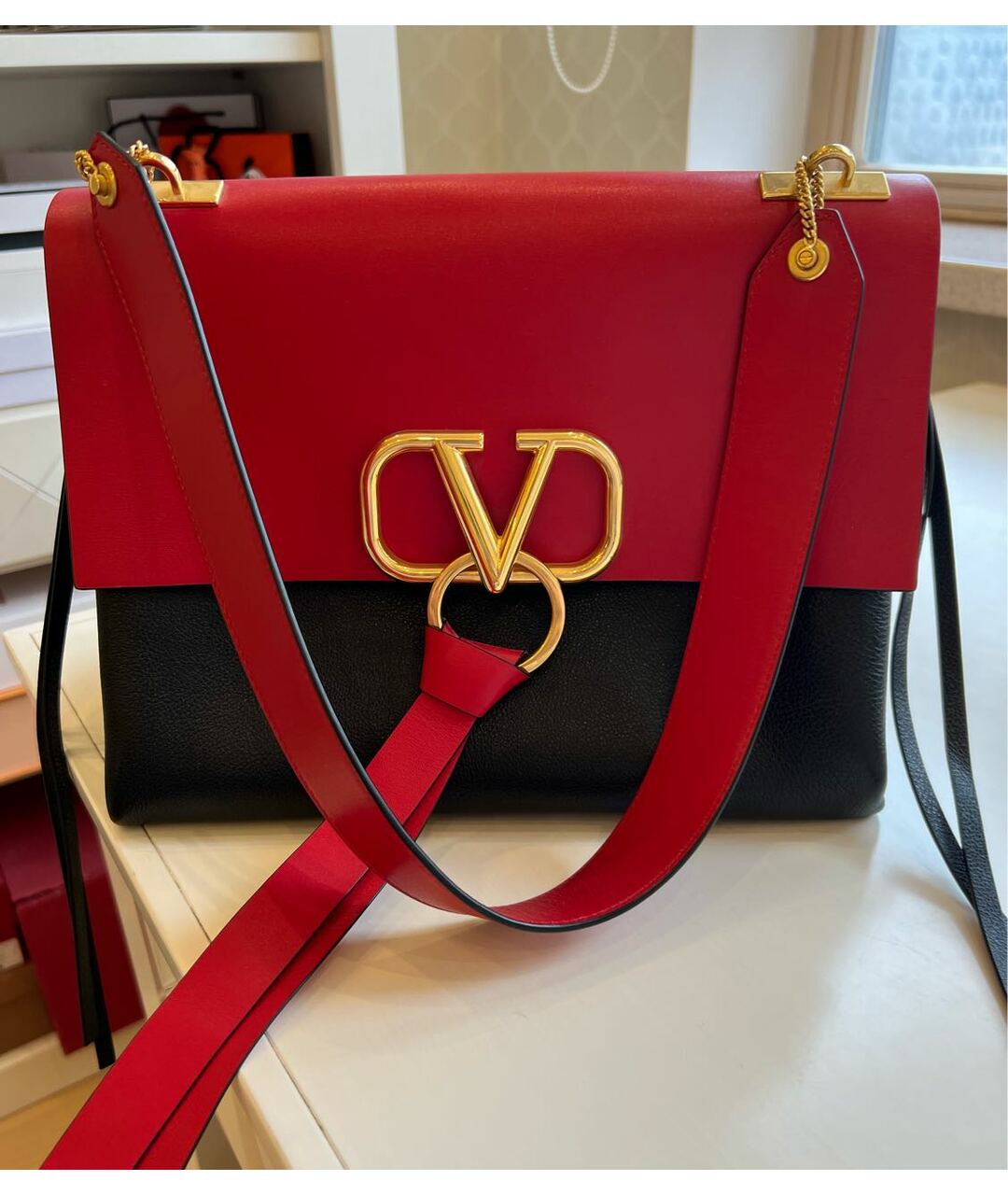 VALENTINO Черная кожаная сумка тоут, фото 2