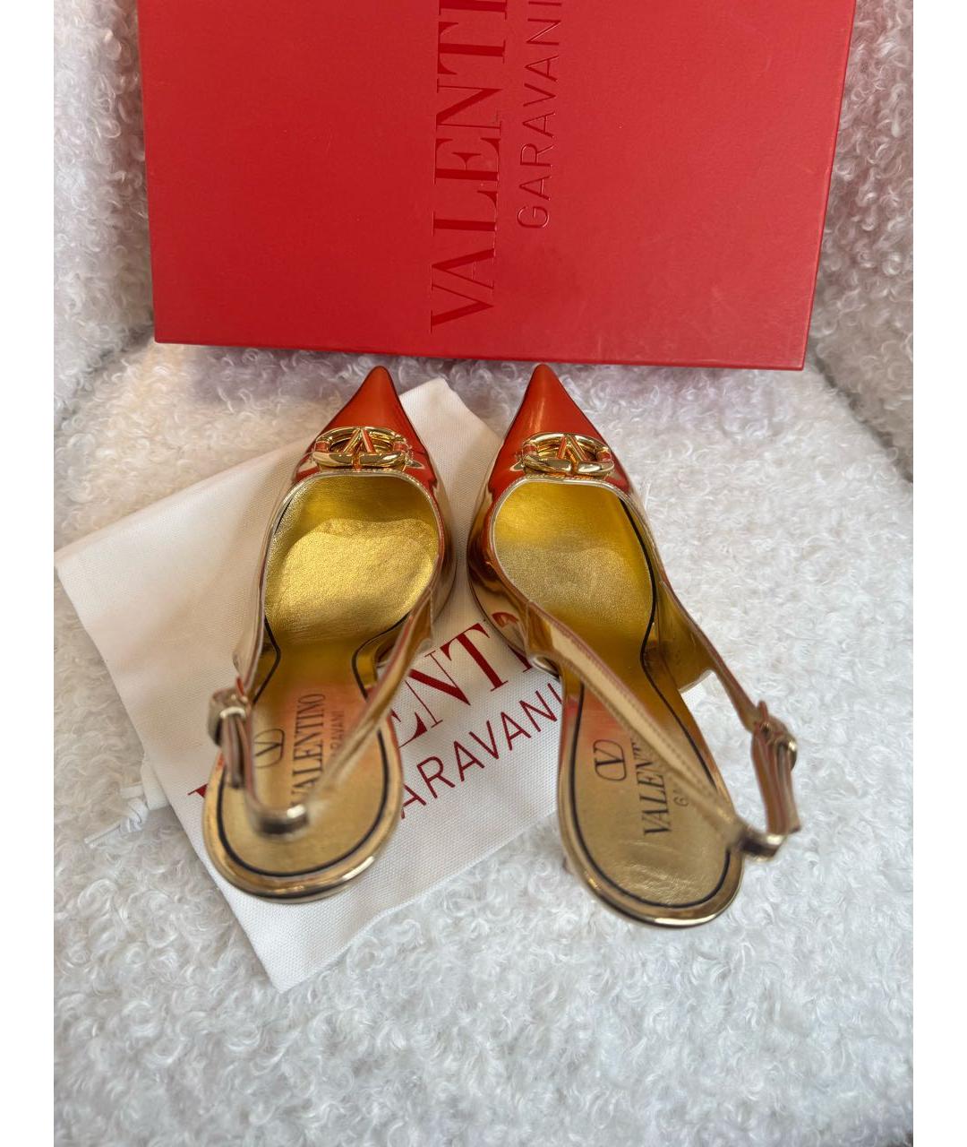 VALENTINO Золотые туфли из лакированной кожи, фото 3
