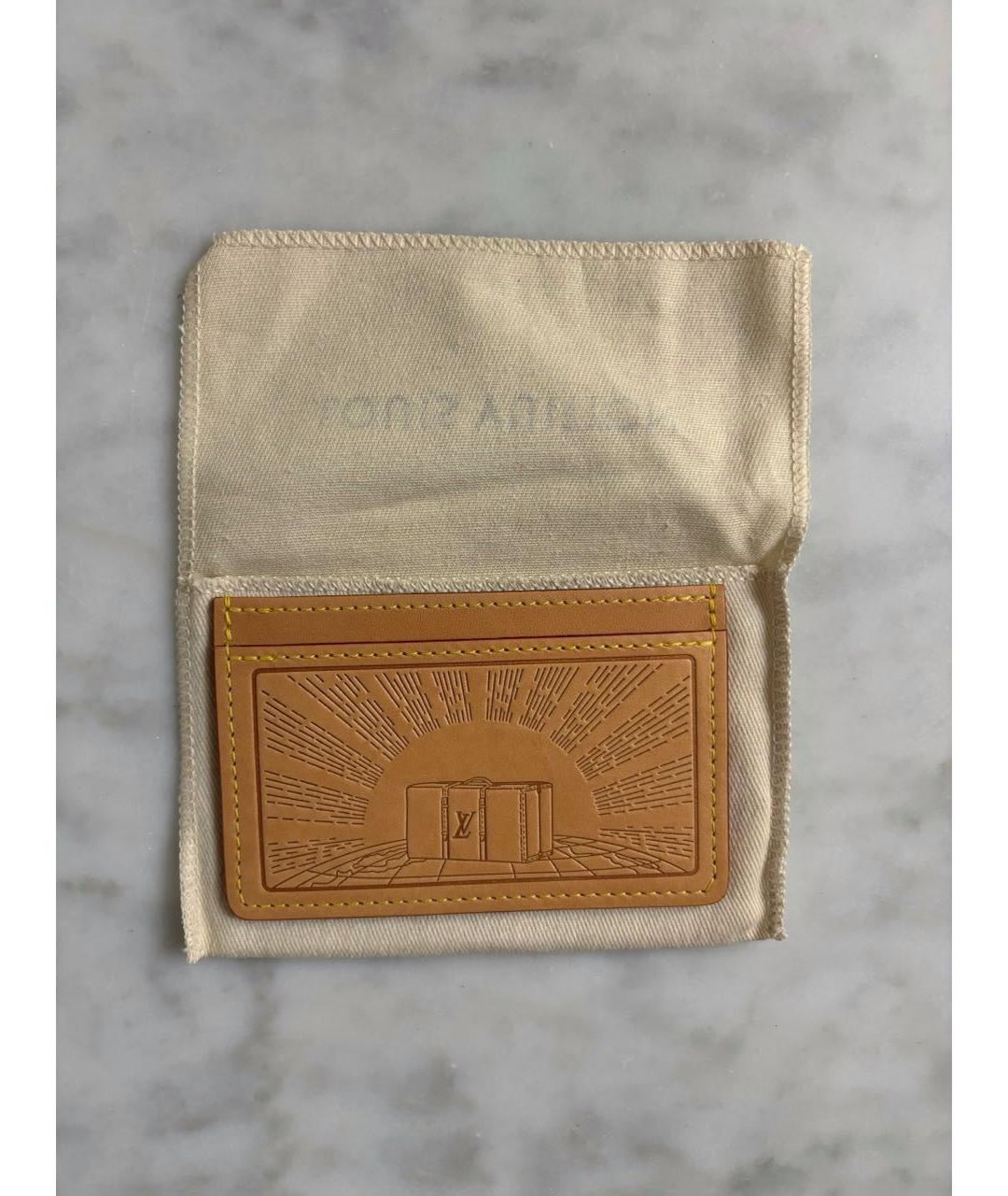 LOUIS VUITTON Бежевый кожаный кардхолдер, фото 5