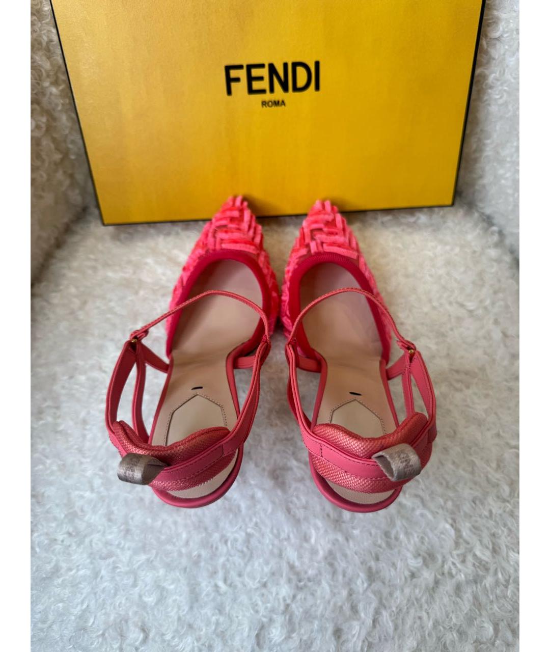 FENDI Розовые текстильные босоножки, фото 3