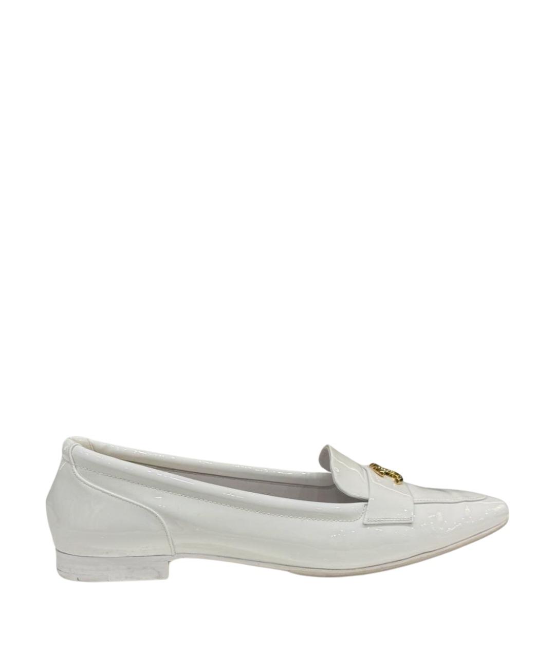 CHANEL Белые лоферы из лакированной кожи, фото 1