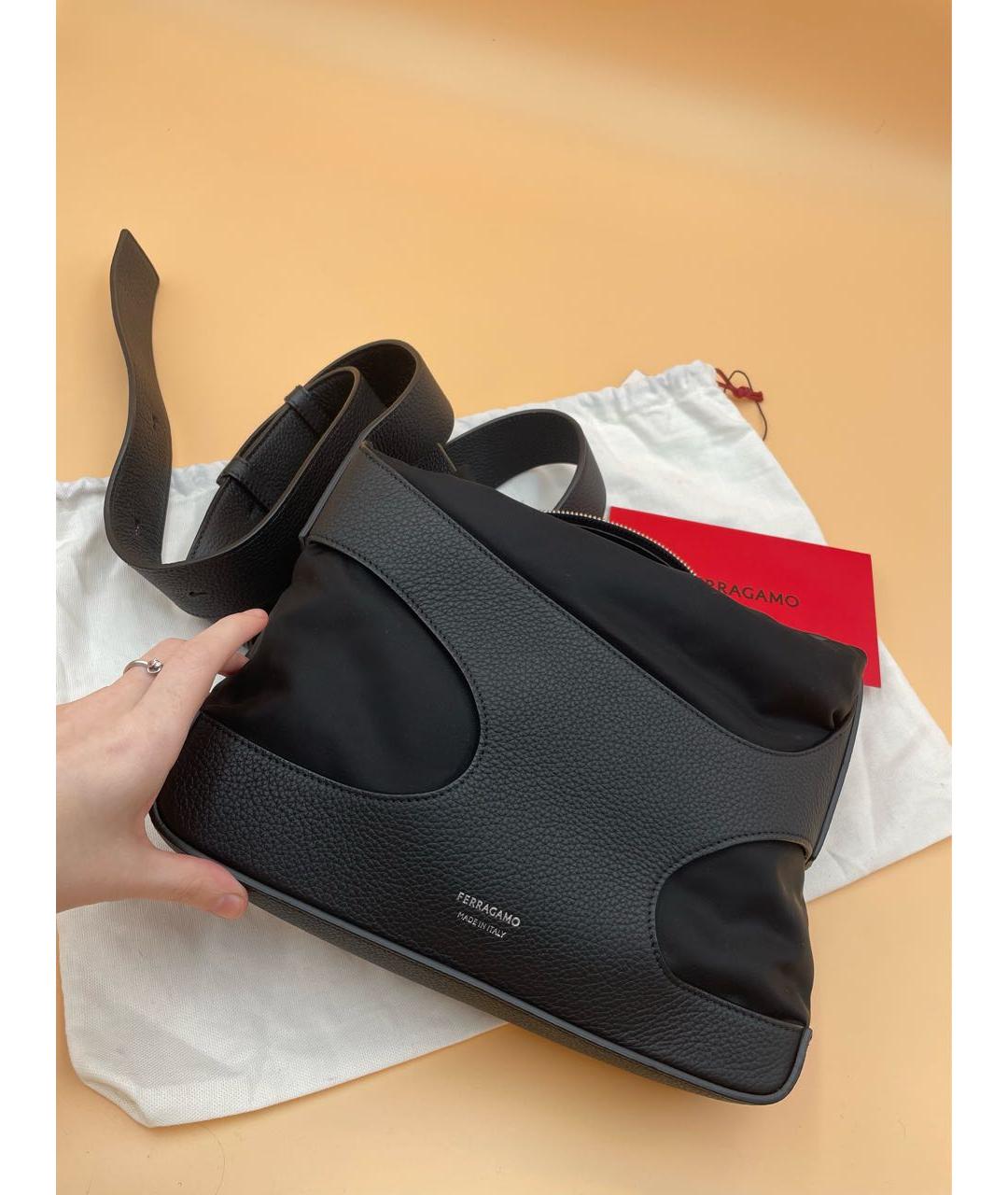 FERRAGAMO Черная кожаная сумка на плечо, фото 8
