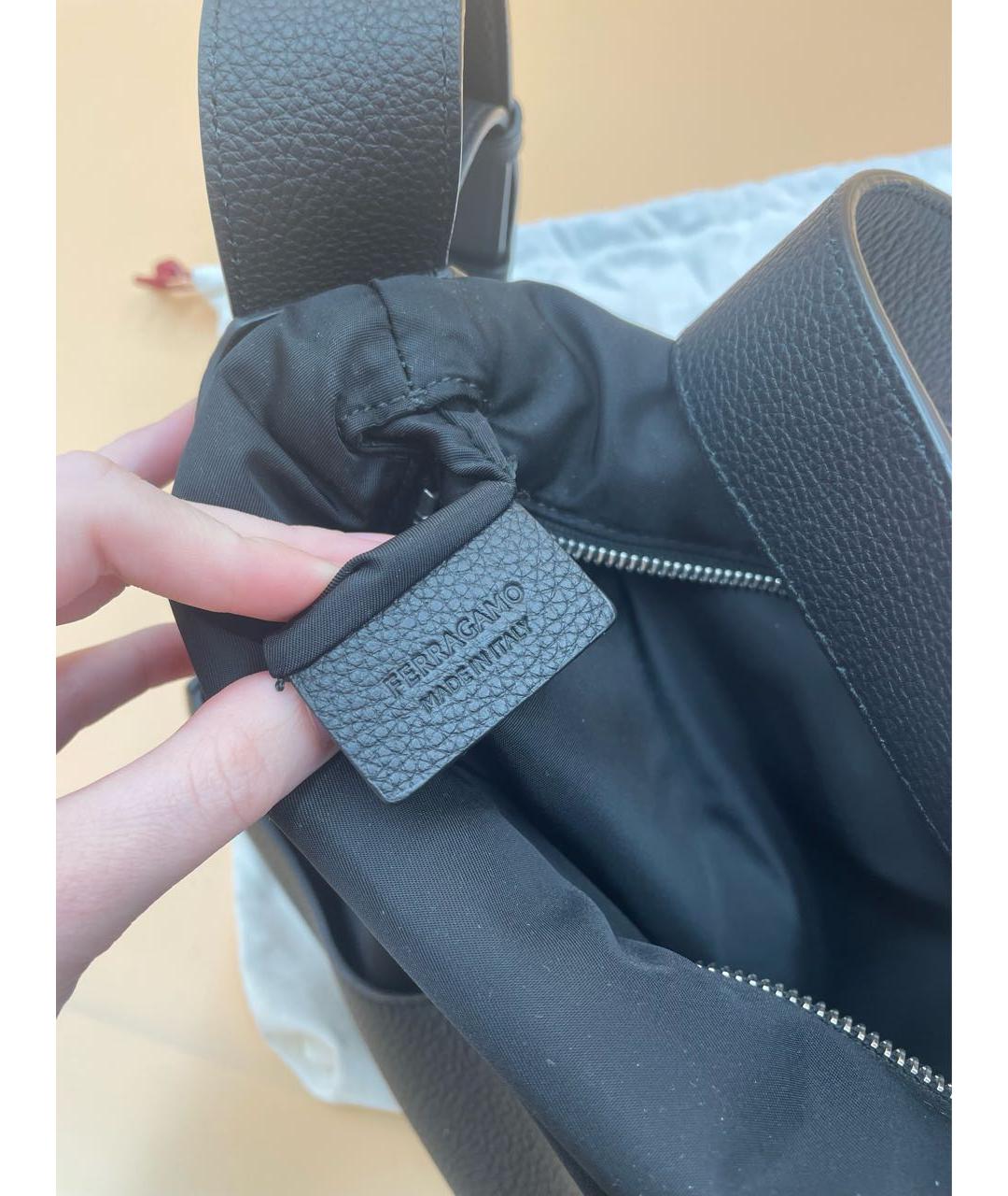FERRAGAMO Черная кожаная сумка на плечо, фото 4