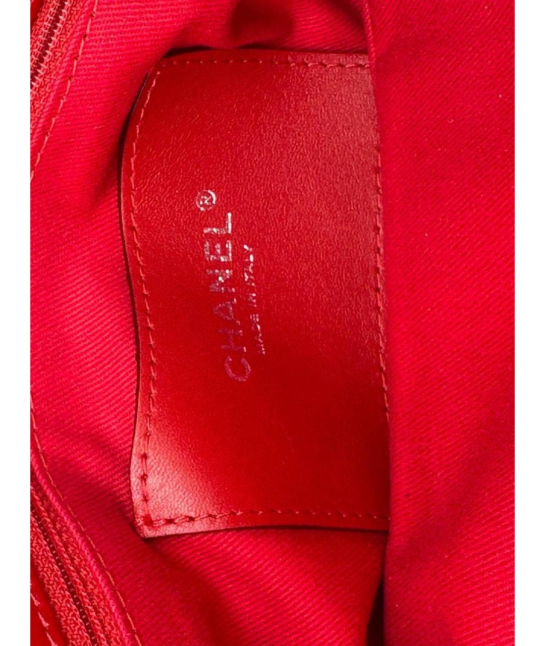 CHANEL Красная сумка через плечо из лакированной кожи, фото 6