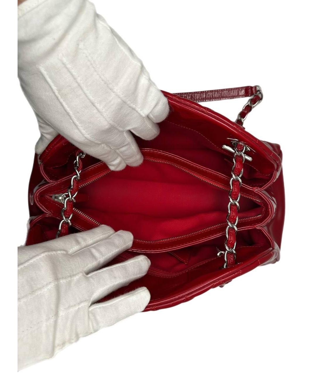 CHANEL Красная сумка через плечо из лакированной кожи, фото 4